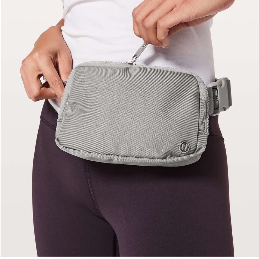 NWT Lululemon everywhere belt in chrome